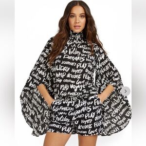 New York & Co black white SCRIPT blouse STATEMENT SLEEVES crew smocked neck Lrg